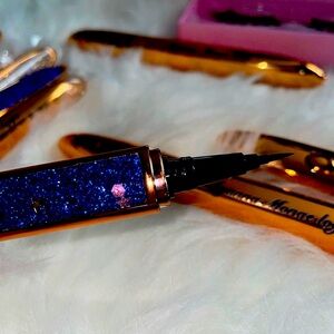 Ayanna Monae eyeliner pen